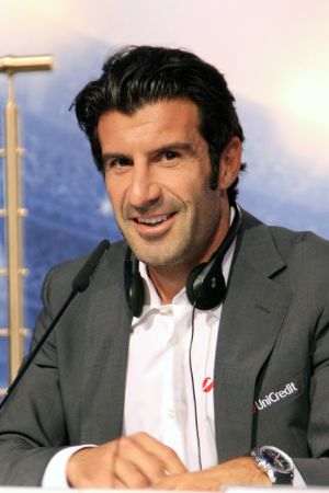 Luis Figo cere demisia lui Gianni Infantino